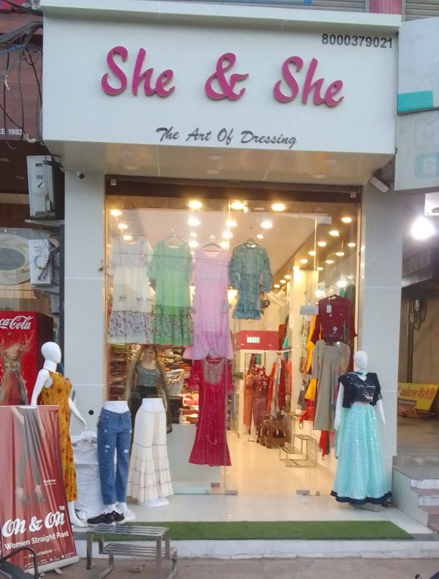 SHE & SHE 